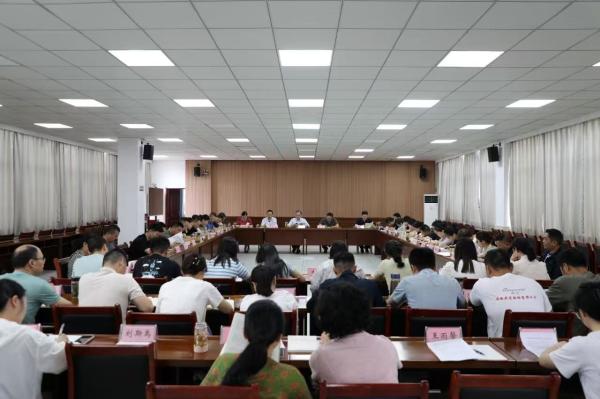 市退役军人事务局召开党组理论学习中心组（扩大）学习会